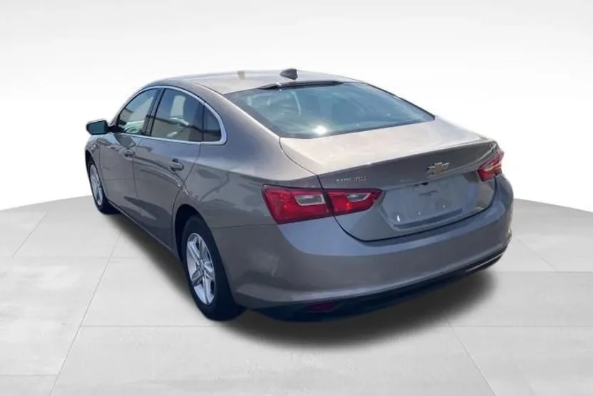 2023 Chevrolet Malibu 1LT photo 1