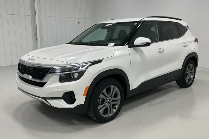 2023 Kia Seltos S photo 1