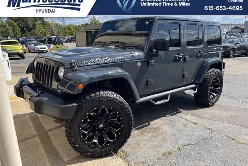 2017 Jeep Wrangler Unlimited Sahara photo 1
