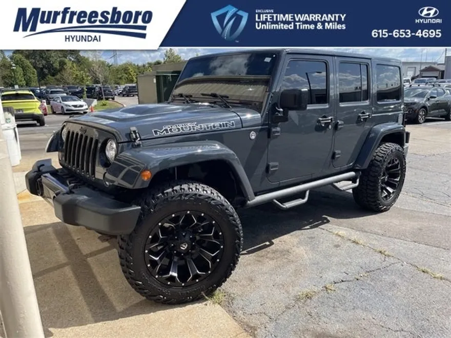 2017 Jeep Wrangler Unlimited Sahara photo 1