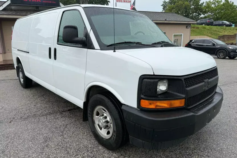 2017 Chevrolet Express 3500 Cargo Van photo 1