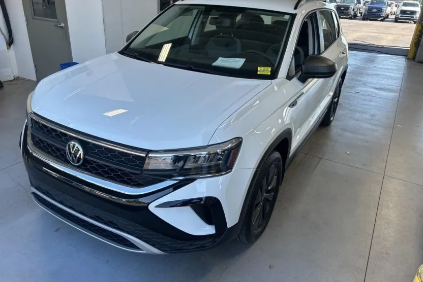 2022 Volkswagen Taos S photo 1