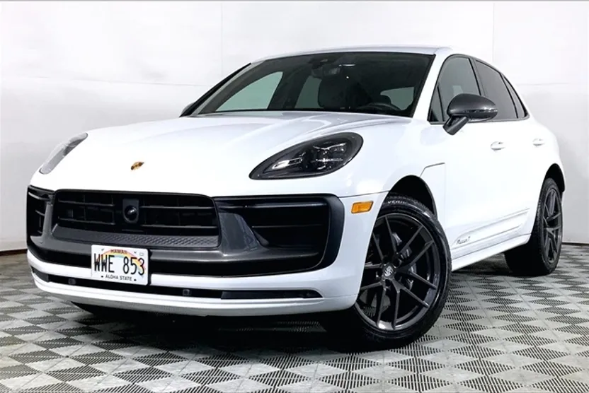 2023 Porsche Macan T photo 1