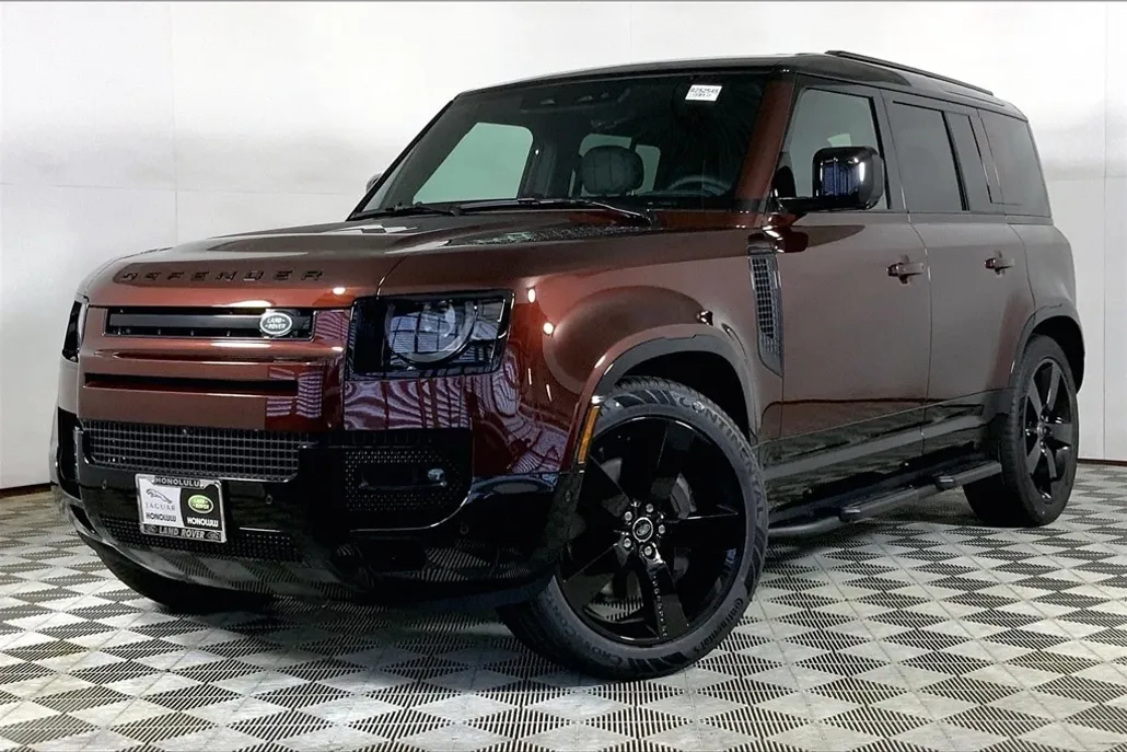 2025 Land Rover Defender 110 photo 1