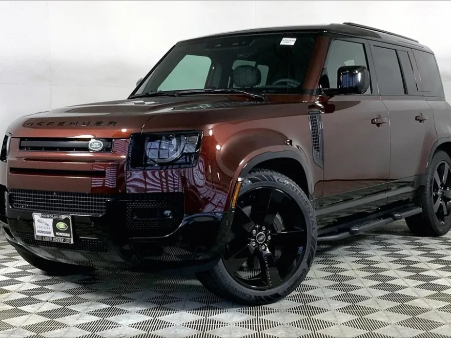 2025 Land Rover Defender 110 photo 1