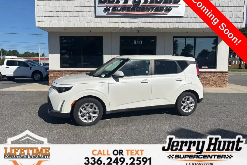 2023 Kia Soul LX photo 1