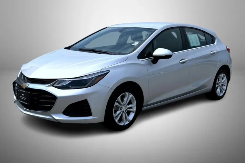 2019 Chevrolet Cruze LT photo 1