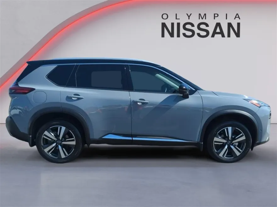 2022 Nissan Rogue SL photo 1