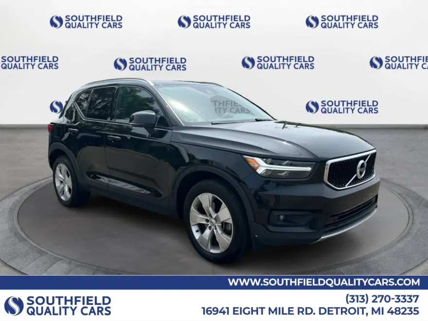 2021 Volvo XC40 Momentum photo 1