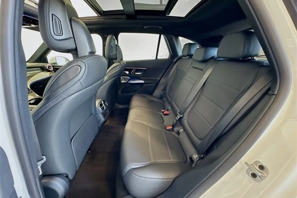 2025 Mercedes Benz GLC 300 4MATIC photo 1