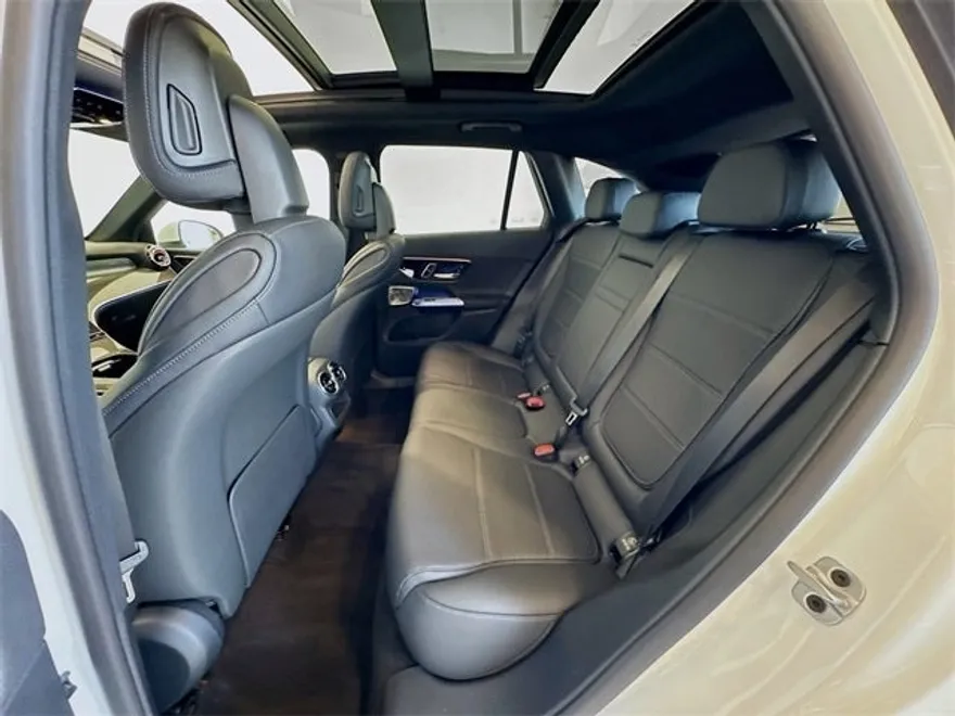 2025 Mercedes Benz GLC 300 4MATIC photo 1