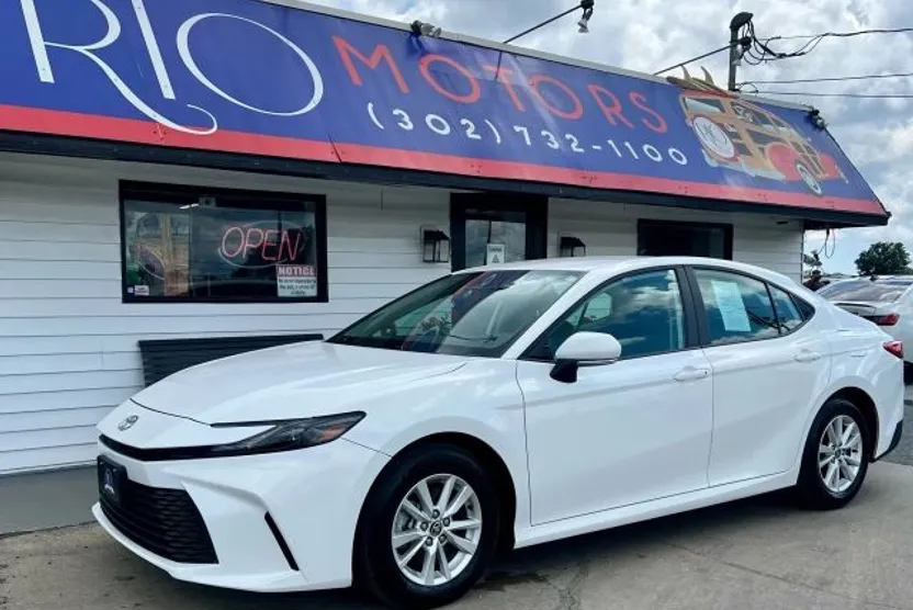 2025 Toyota Camry LE photo 1
