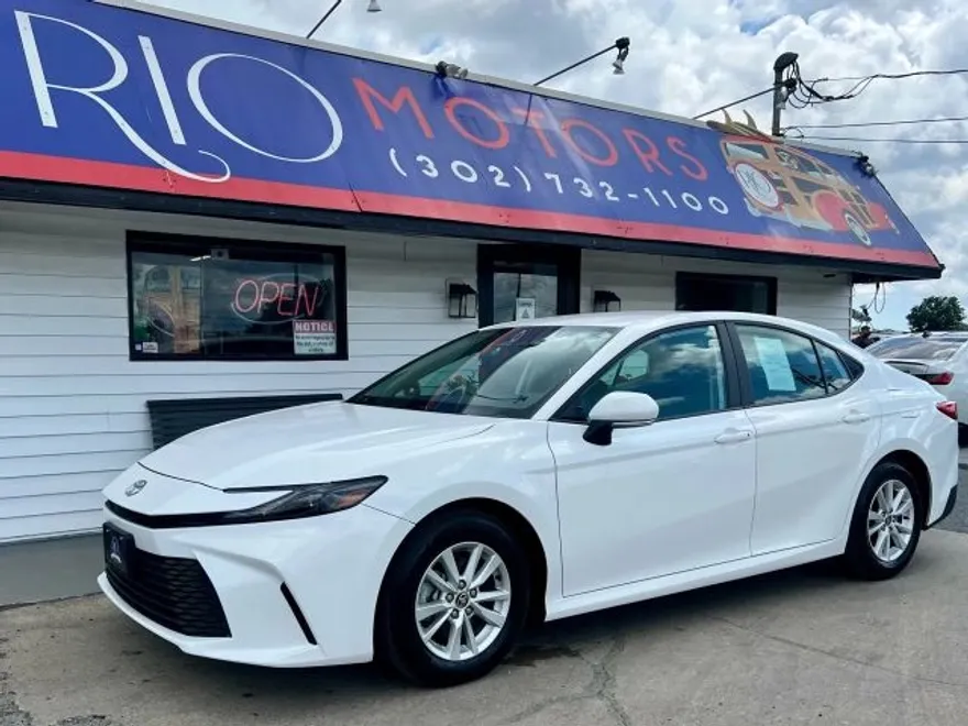 2025 Toyota Camry LE photo 1