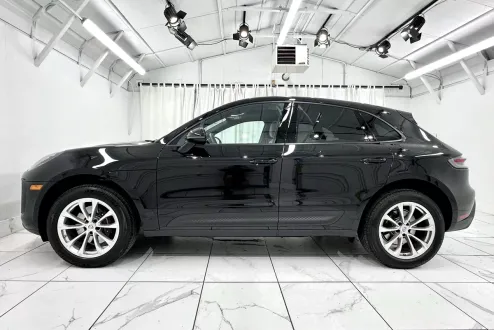 2024 Porsche Macan Base photo 2
