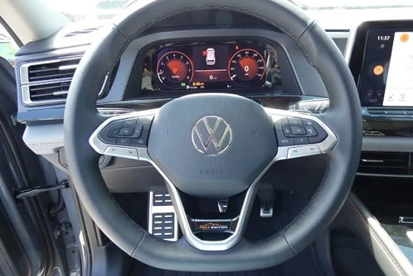 2025 Volkswagen Atlas Peak Edition SE photo 1