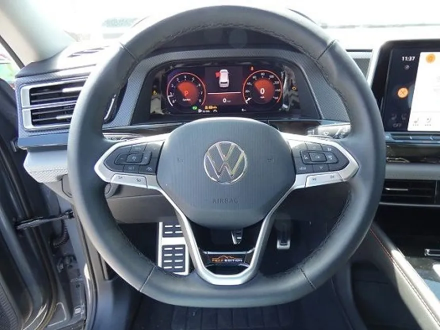 2025 Volkswagen Atlas Peak Edition SE photo 1