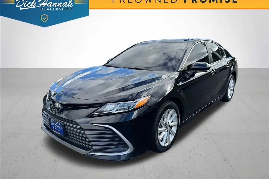 2021 Toyota Camry LE photo 1