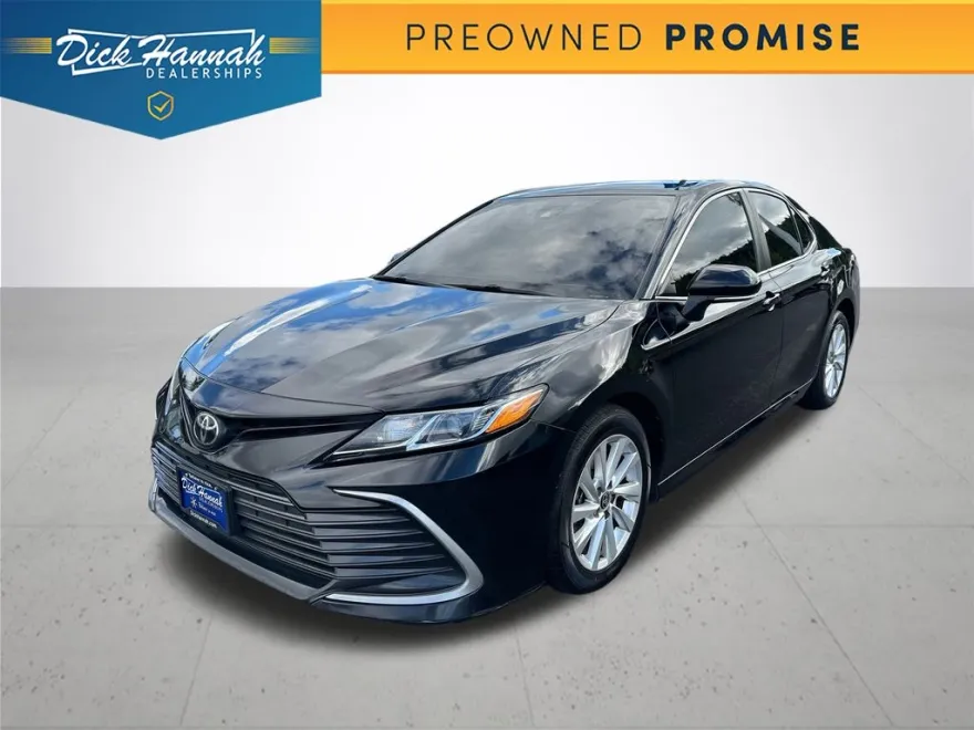 2021 Toyota Camry LE photo 1