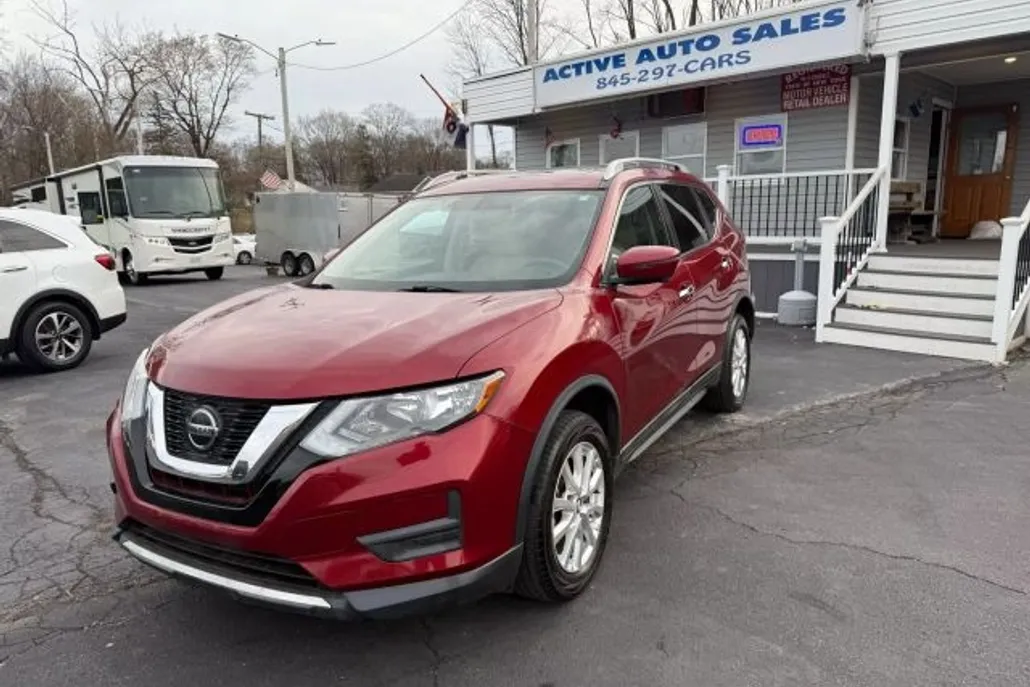 2018 Nissan Rogue SV photo 1