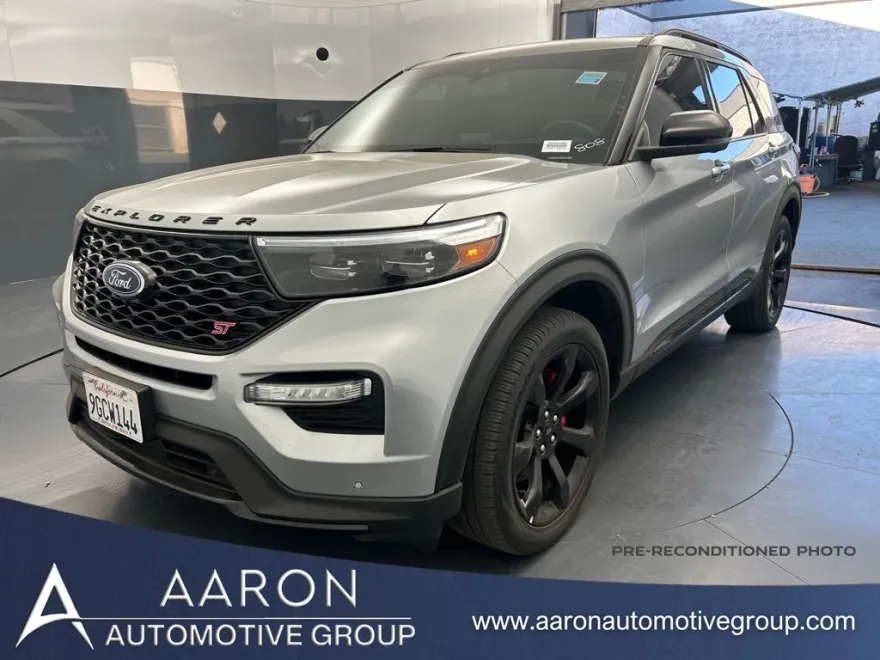 2023 Ford Explorer ST photo 1