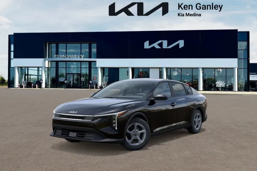 2025 Kia K4 LXS photo 1