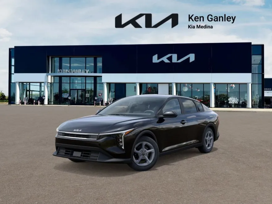 2025 Kia K4 LXS photo 1