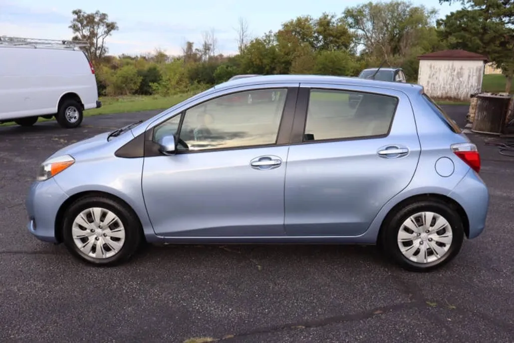 2014 Toyota Yaris LE photo 1