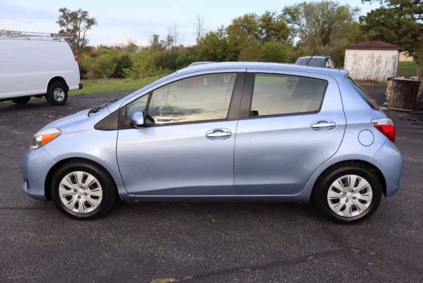 2014 Toyota Yaris LE photo 1