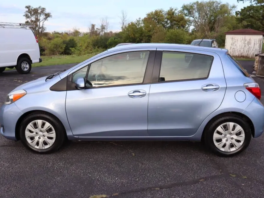 2014 Toyota Yaris LE photo 1
