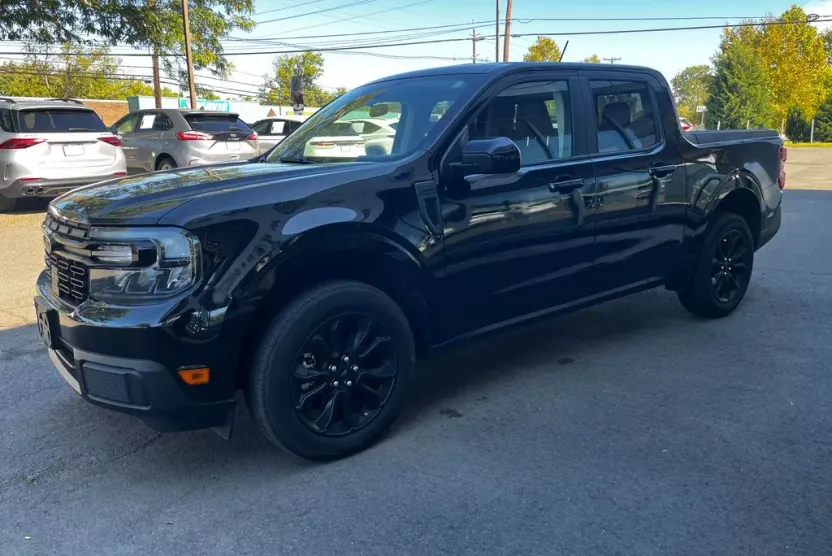 2024 Ford Maverick Lariat photo 1