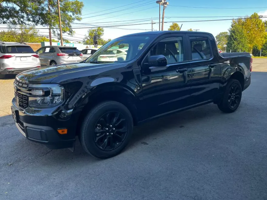 2024 Ford Maverick Lariat photo 1