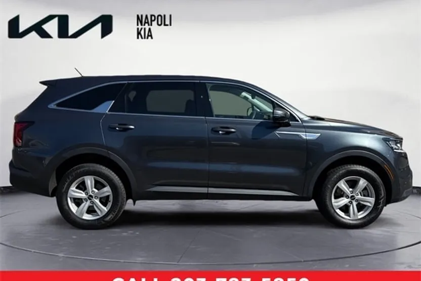 2022 Kia Sorento LX photo 1