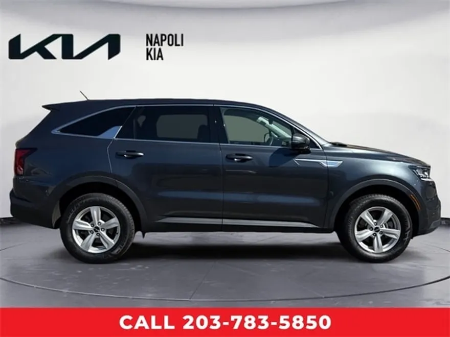 2022 Kia Sorento LX photo 1