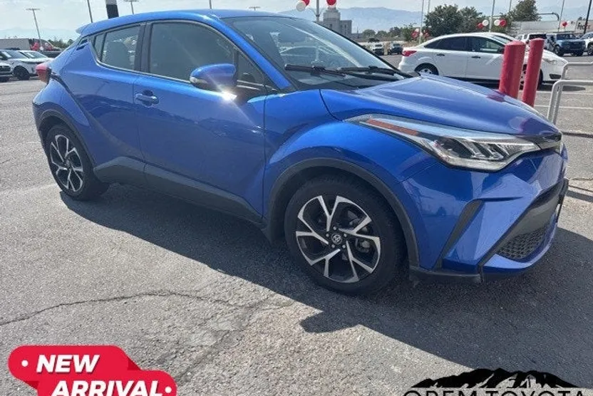 2021 Toyota C-HR XLE photo 1