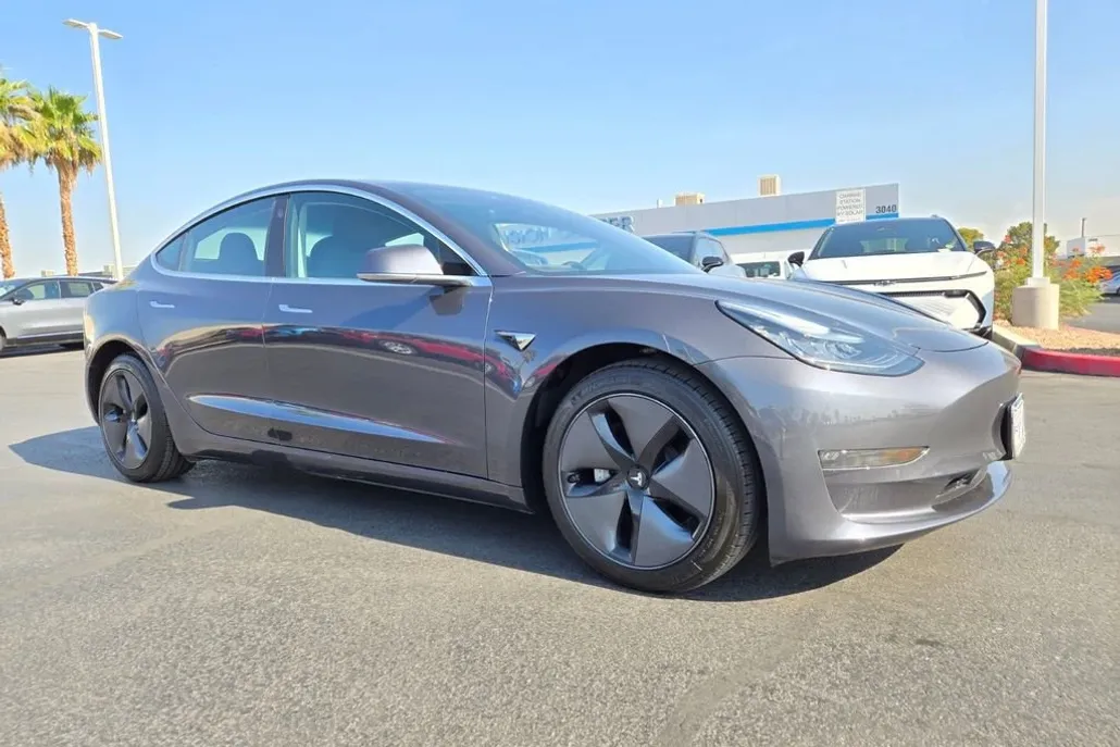 2018 Tesla Model 3 Long Range photo 1