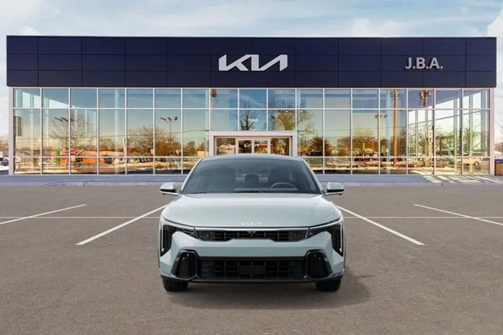 2025 Kia K4 GT-Line Turbo photo 1