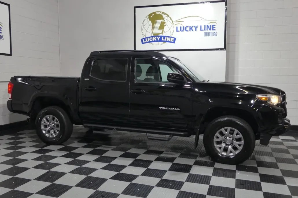 2016 Toyota Tacoma SR5 photo 1