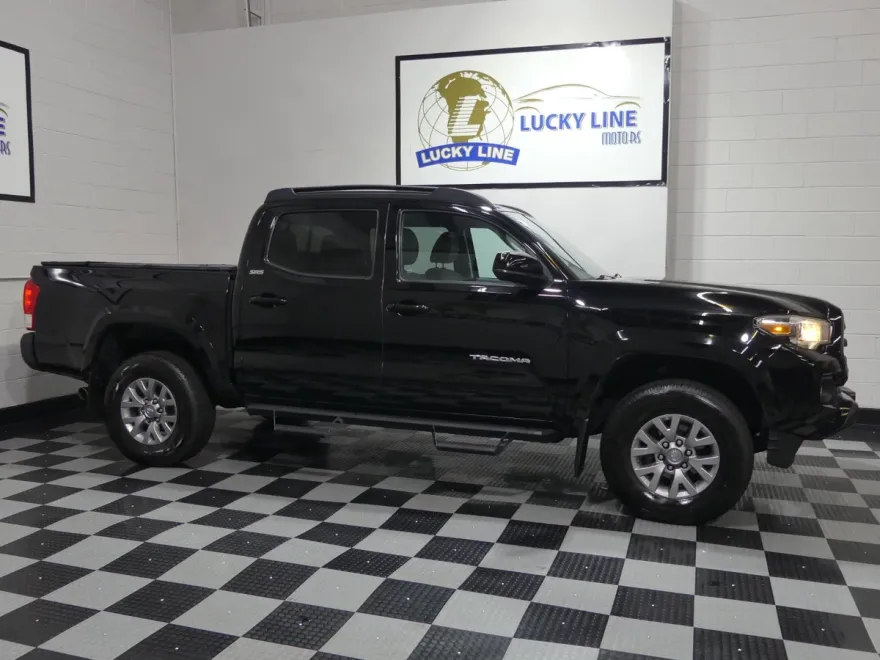 2016 Toyota Tacoma SR5 photo 1