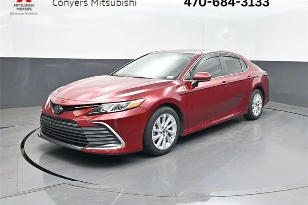 2022 Toyota Camry LE photo 1