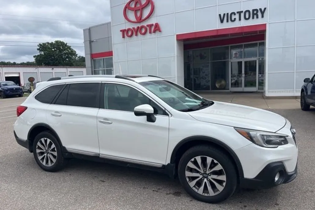 2019 Subaru Outback 3.6R Touring photo 1