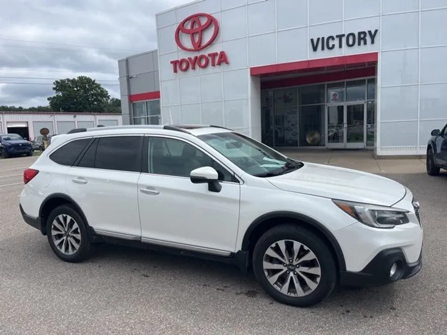 2019 Subaru Outback 3.6R Touring photo 1