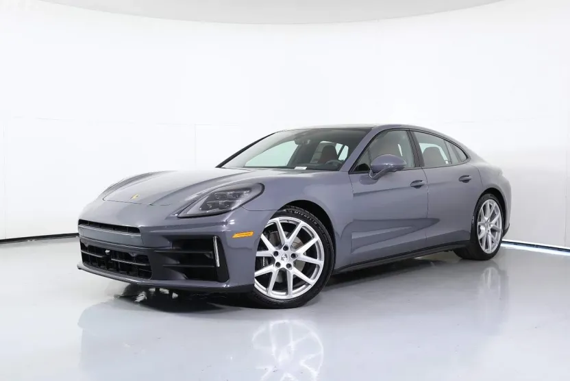 2025 Porsche Panamera 4 photo 1