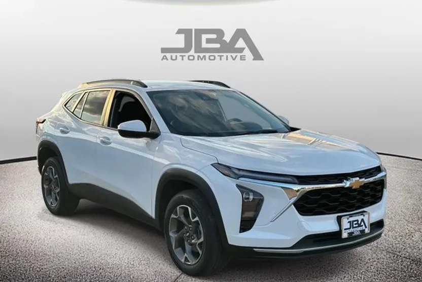 2024 Chevrolet Trax LT photo 1