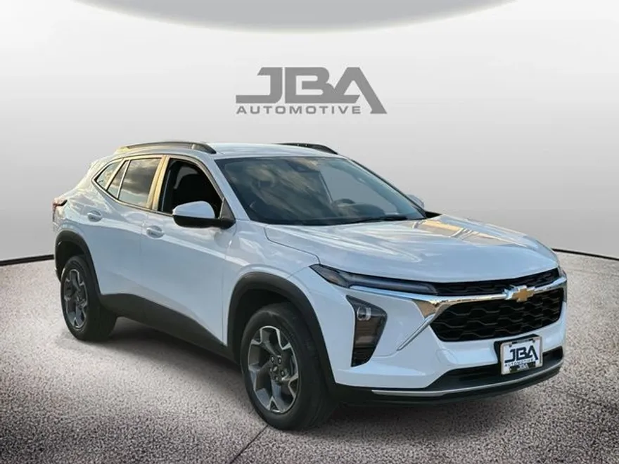 2024 Chevrolet Trax LT photo 1