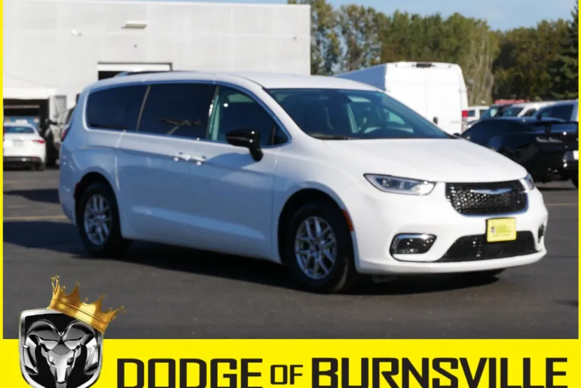 2024 Chrysler Pacifica Touring L photo 1