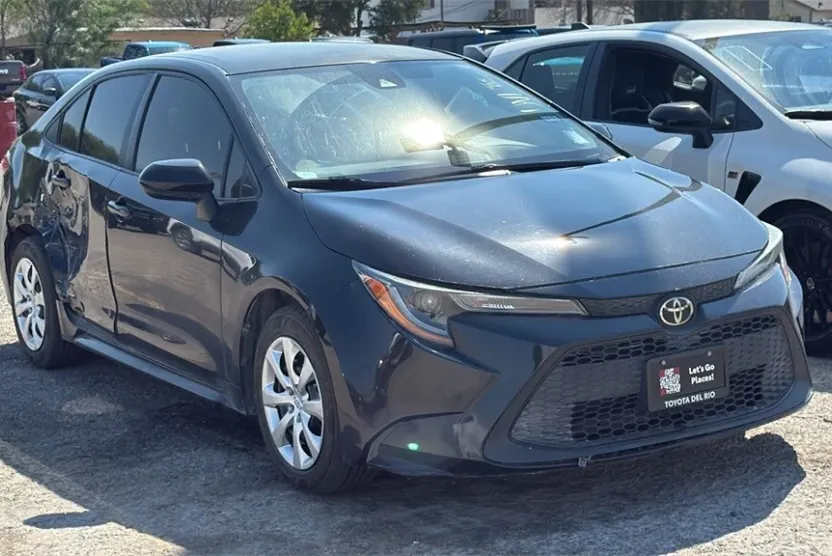2020 Toyota Corolla LE photo 1