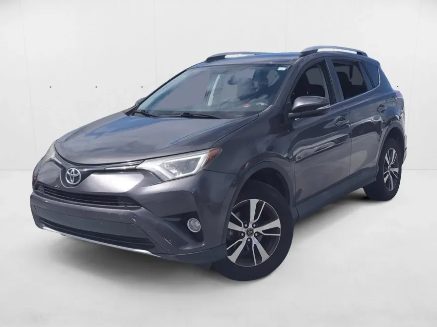 2016 Toyota RAV4 XLE photo 1