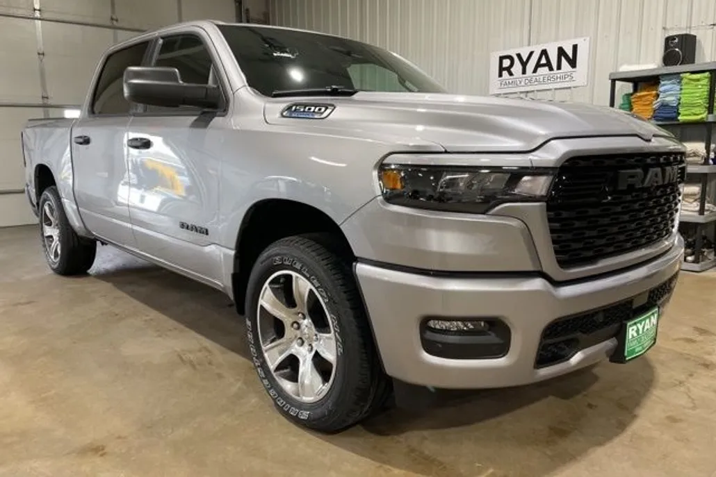 2025 Ram 1500 Tradesman photo 1