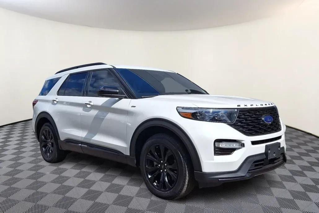 2022 Ford Explorer ST-Line photo 1