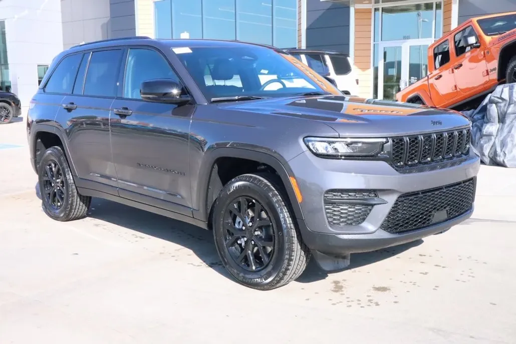 2025 Jeep Grand Cherokee Altitude photo 1